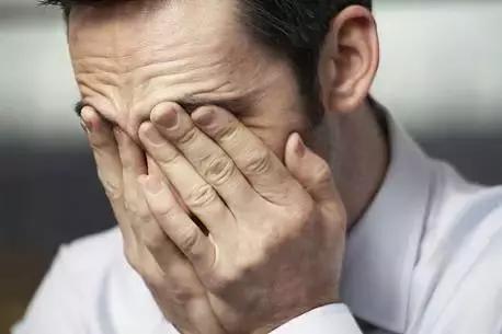 震驚！辦公室里99%都得了這個病，不及時解決危害一生！